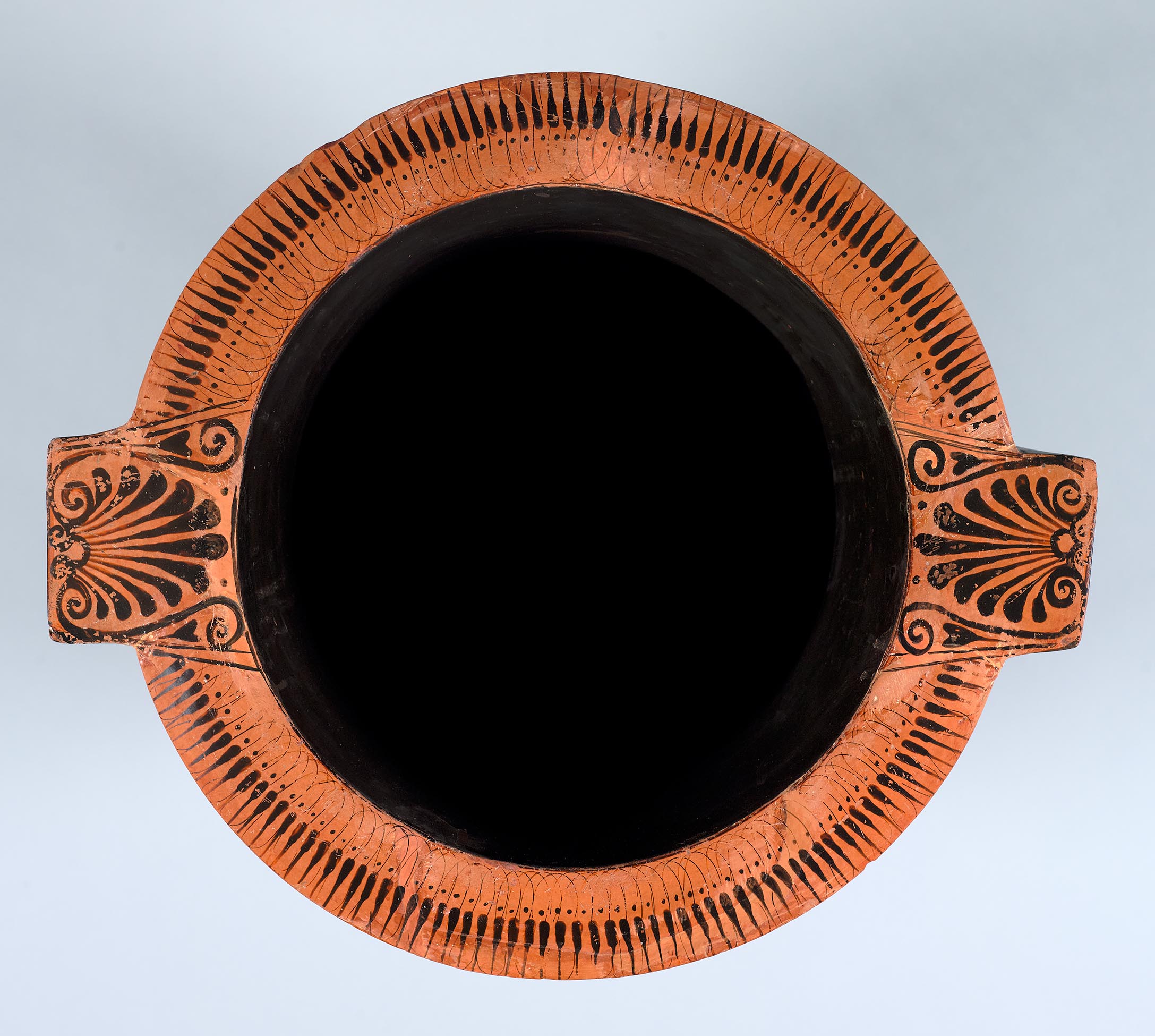 Another view of the vase, showing the top of the rim