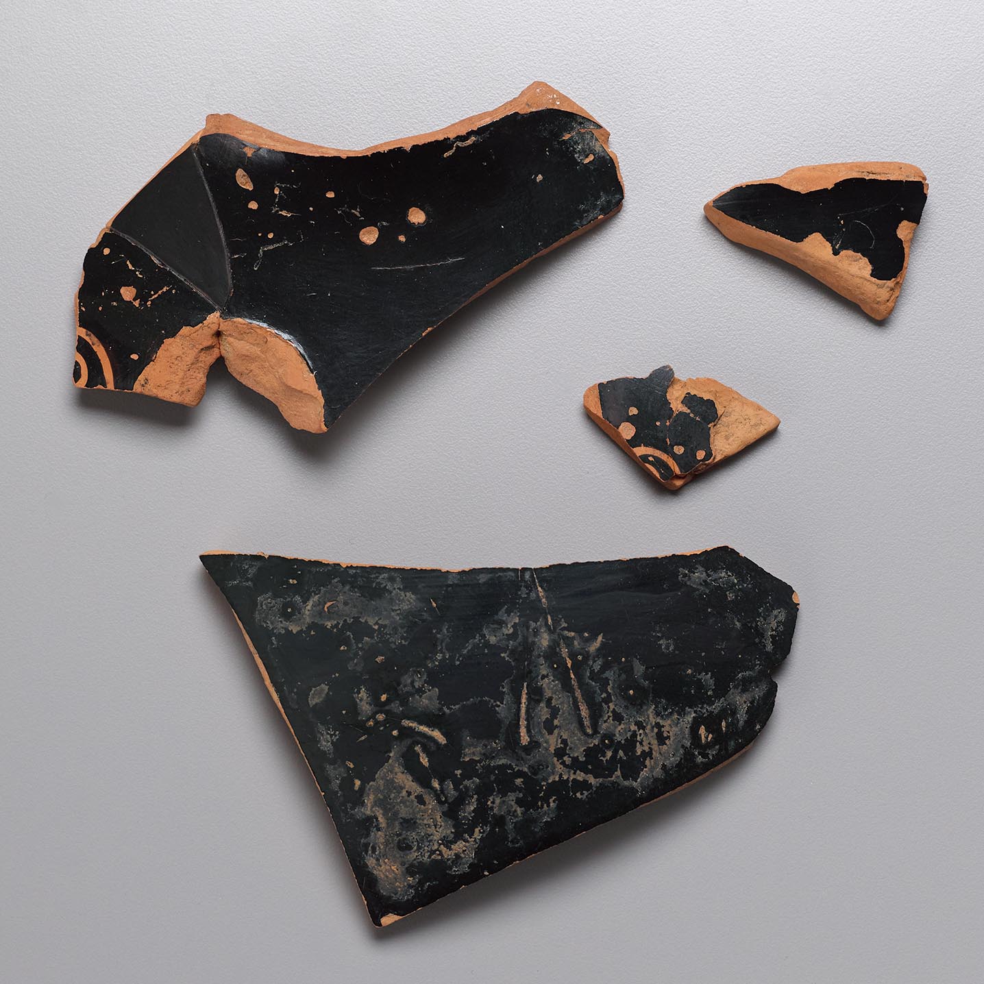 Body fragments with minimal decoration