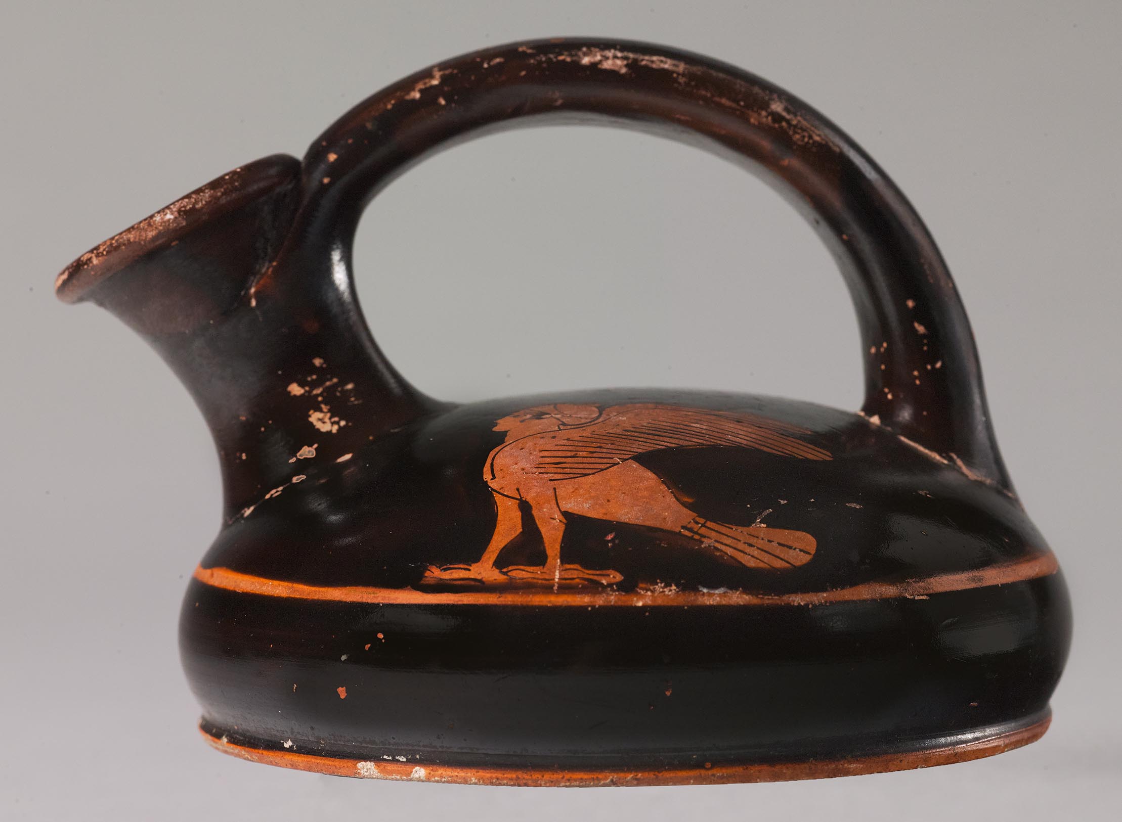 The right side of the askos, the body depicting a siren