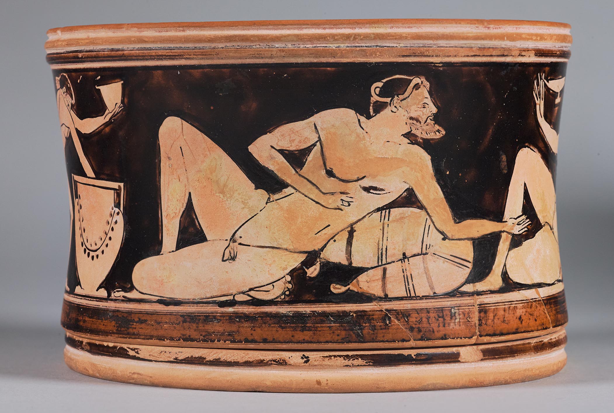 One view of a vase lid, the body depicting a symposion