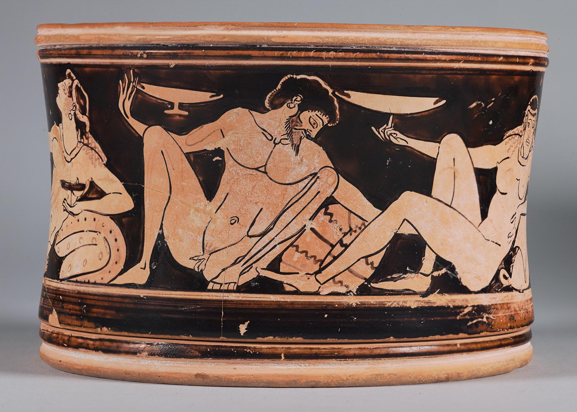 One view of a vase lid, the body depicting a symposion