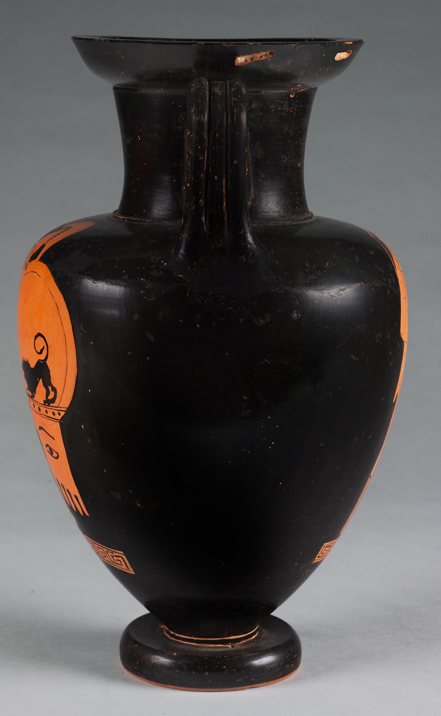 Side view of the vase, not showing the figures